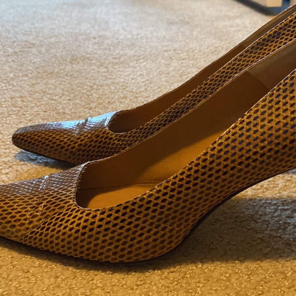 GUCCI VINTAGE Snakeskin Authentic Python Pumps Pale Yellow